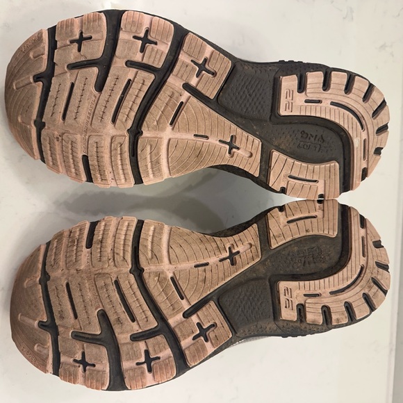 Women's Brooks Adrenaline GTS 22 Pink/Blackened Pearl Mesh size 7 - Picture 10 of 11